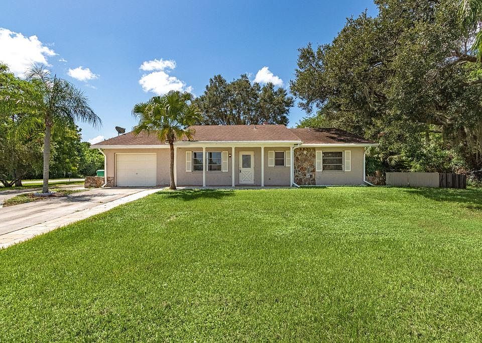 1st image of 20423 Lorenzo Ave