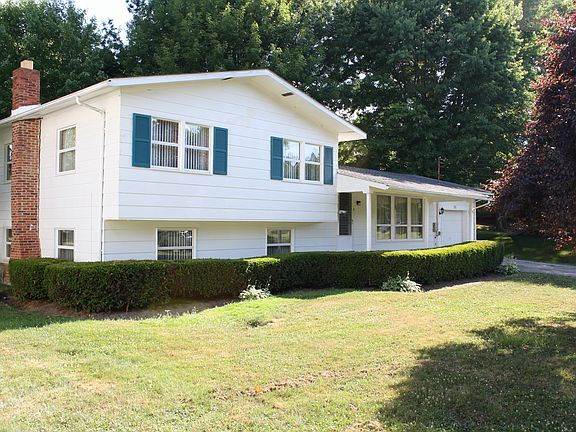 2nd image of 15 Roosevelt Dr