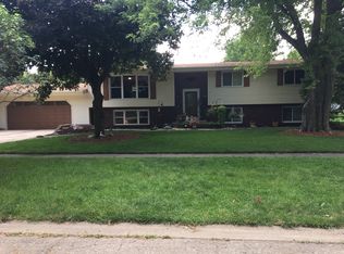 8 Allison Dr, Paxton, IL 60957