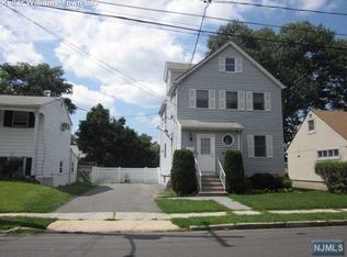 27 Susquehanna Ave, Rochelle Park, NJ 07662