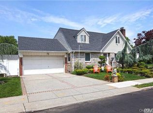 75 Lindner Pl, Malverne, NY 11565