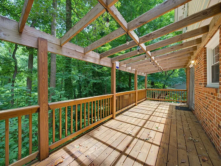 1003 Manchester Dr — Photo 16