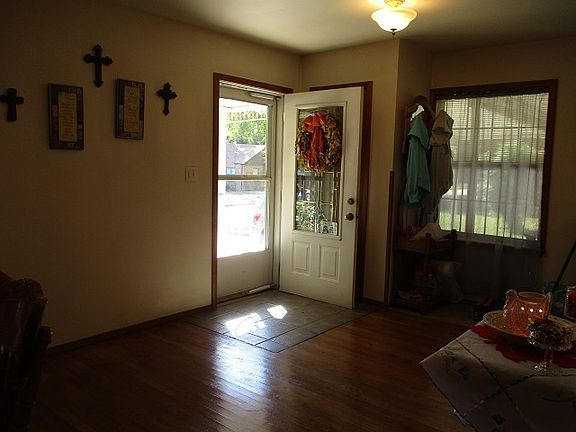 4th image of 129 Viola Ave