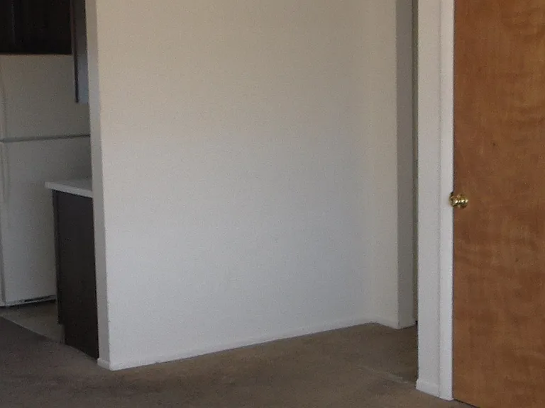 Large 2 Bedroom Rental — Photo 3