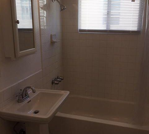 2nd image of 857 Crenshaw Blvd APT 7