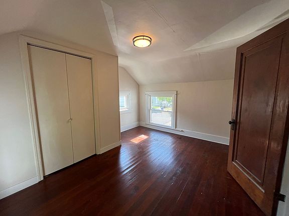5th image of 905 S 6th Ave