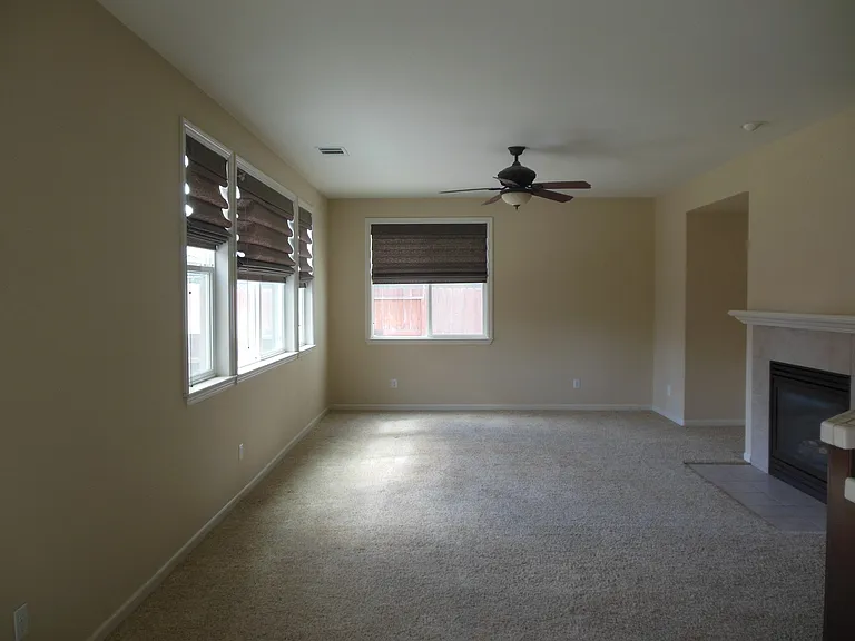 3121 Knightsbridge Dr — Photo 4