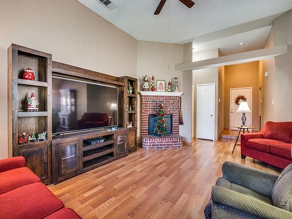 2nd image of 5813 Cypress Dr