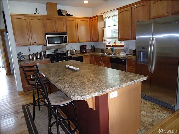 4th image of 2091 SW Berwick Dr