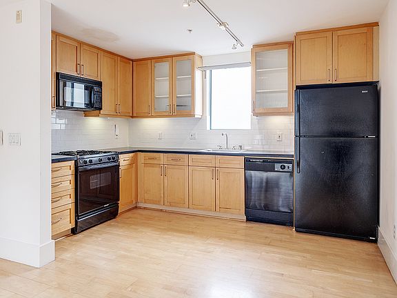 5th image of 221 Clara St APT 2