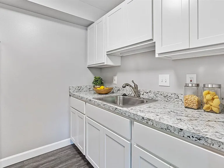 Maple View Apartments — Photo 10