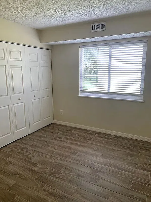 2 bed, 1.0 bath, $1,290 — Photo 2