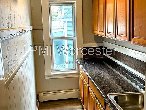 5th image of 25 Almont Ave