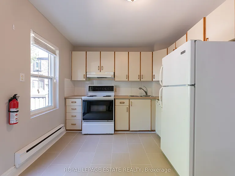 326 Monarch Park Ave — Photo 10