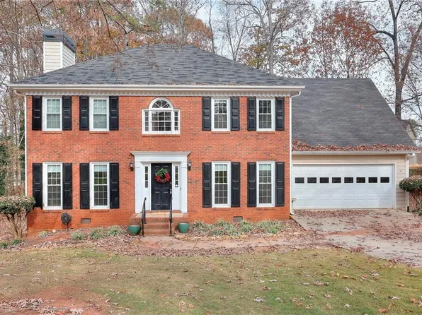 990 Providence Dr, Lawrenceville, GA 30044