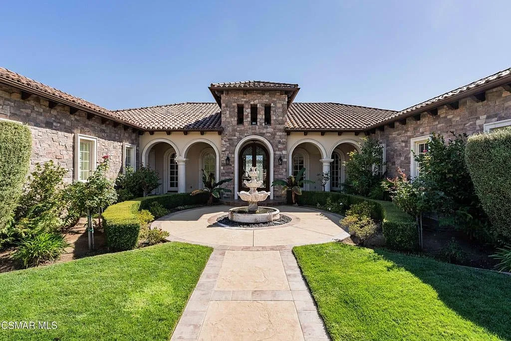 4 bed, 4.5 bath, 5301 sqft, $25,000 — Photo 2