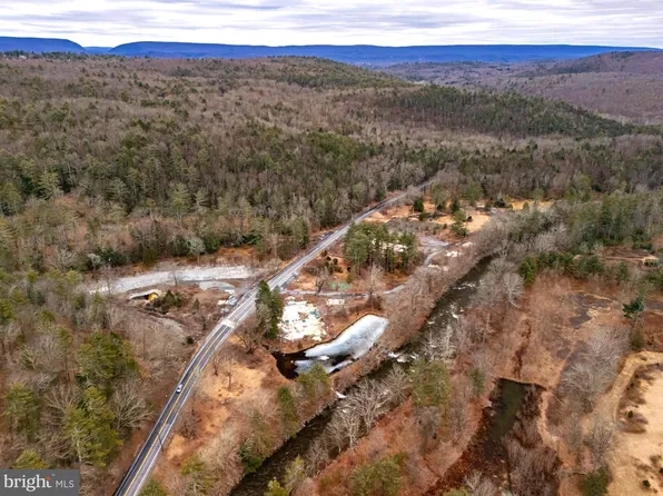 2480 Paradise Trl, East Stroudsburg, PA 18301