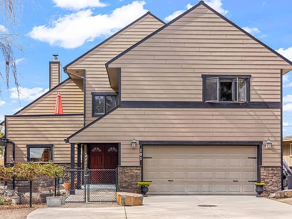 2nd image of 101 NE Marmot Ln