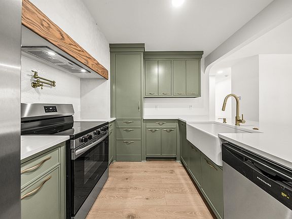 4th image of 909 W 50th St