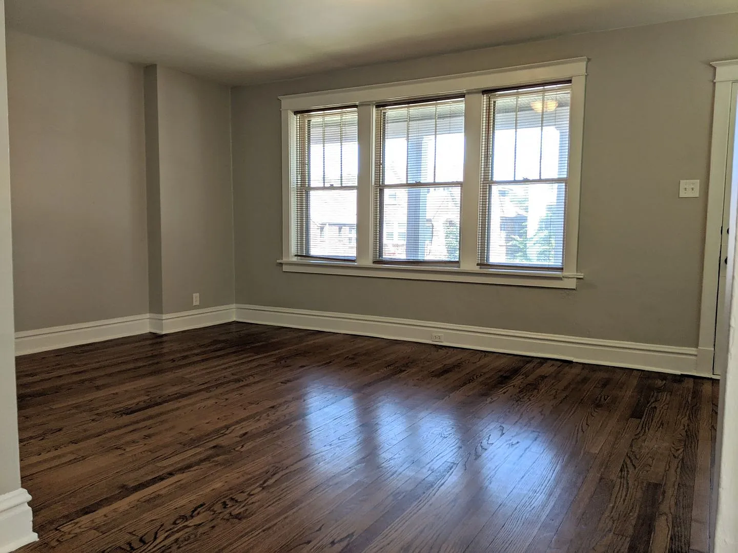 Spacious and freshly updated 2 bedroom — Photo 4