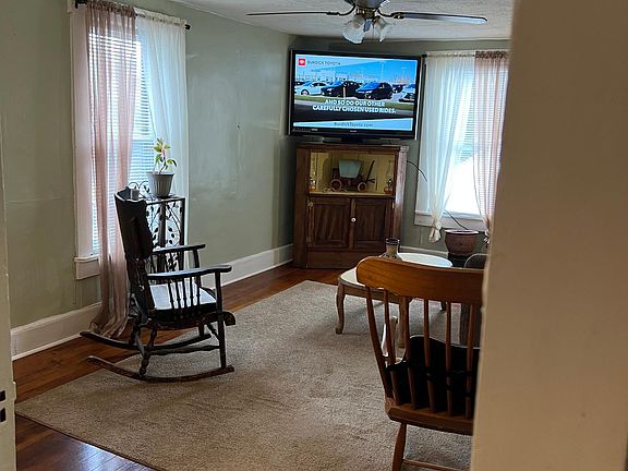3rd image of 214 S Main St APT 2