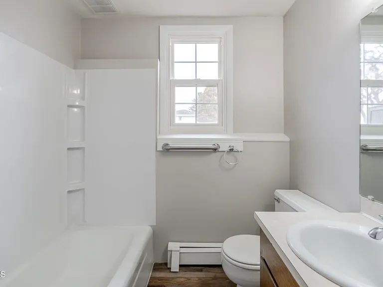 2533 E Avenue A — Photo 21
