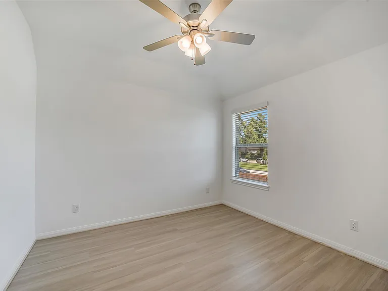 11928 Lakewood West Dr — Photo 17