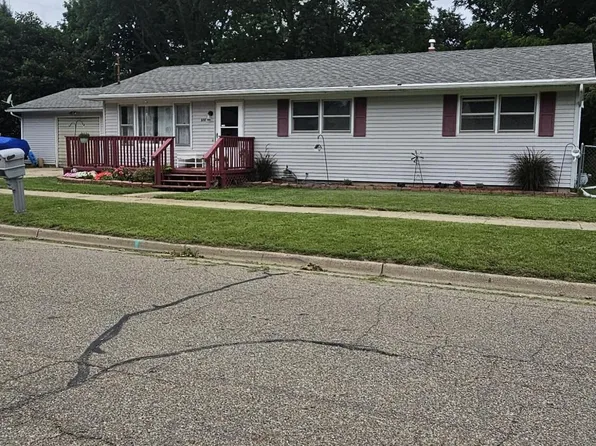 526 Amity St, Charlotte, MI 48813