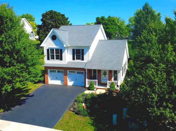145 Lakeside Dr, Lewisberry, PA 17339
