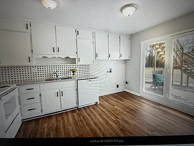 Fox Valley Apartments — photo 2