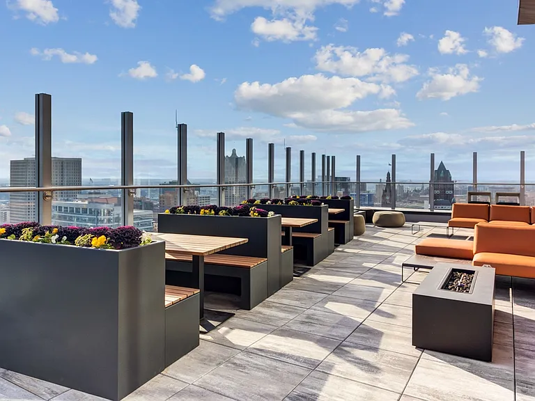 25th Floor - Skyline Terrace