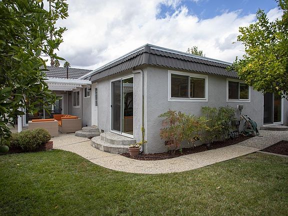 5th image of 220 Darryl Dr