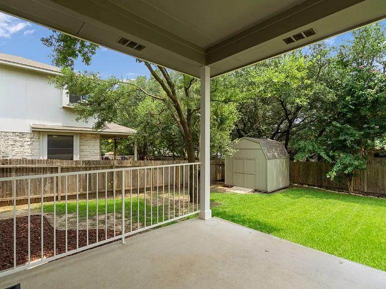 2704 Greenlee Dr — Photo 28