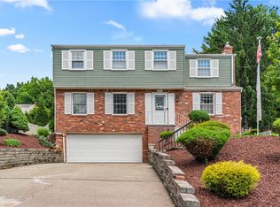 6111 Great Dane Dr, Bethel Park, PA 15102