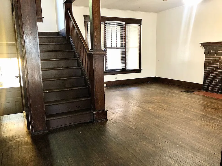 2015 Summit St — Photo 7