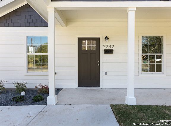 3rd image of 2242 Aransas Ave