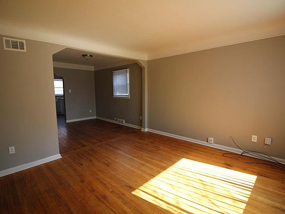 5th image of 17420 Hanover Ave