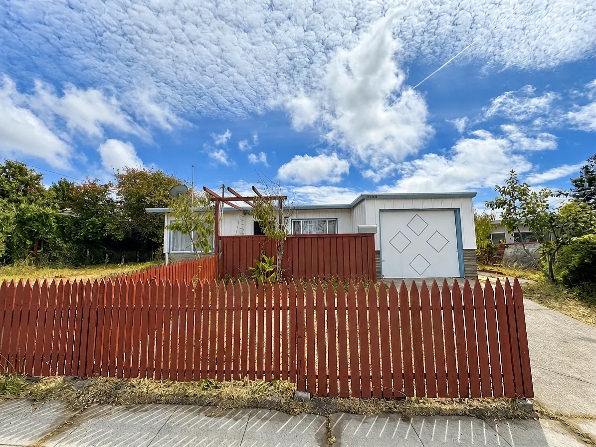 3 bed, 923 sqft, $3,000 — Photo 2