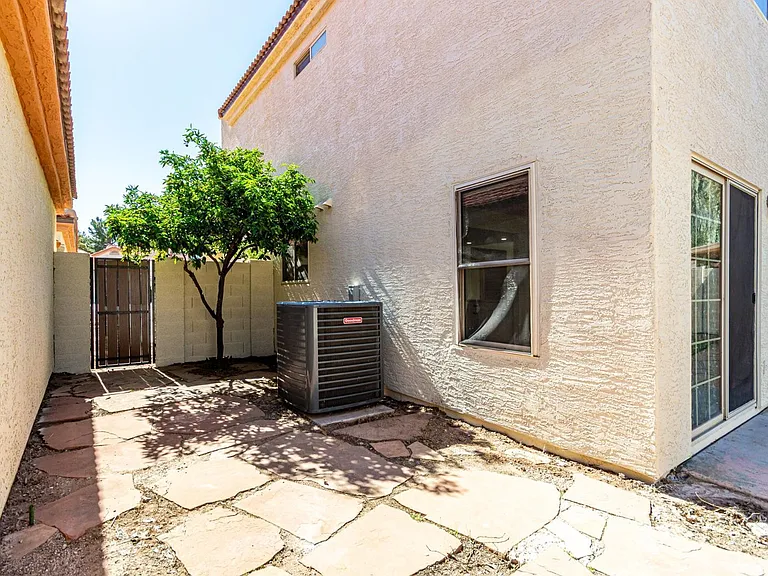 1538 E Laurel Ave — Photo 29