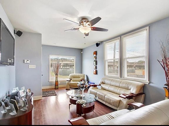 3rd image of 1824 Benefit St