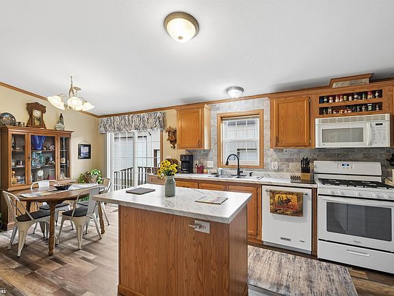 3rd image of 504 Owen St