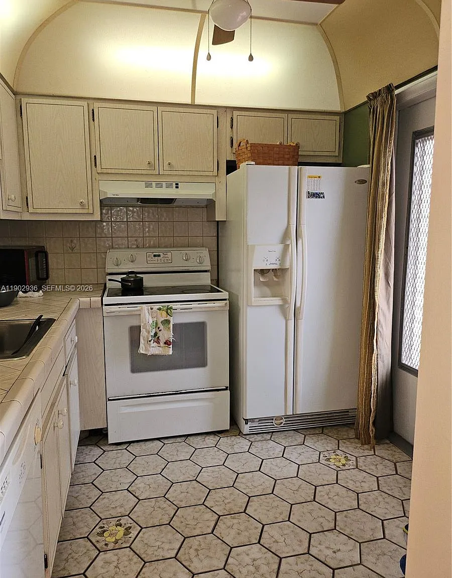 Kahlua Gardens Condo — Photo 3
