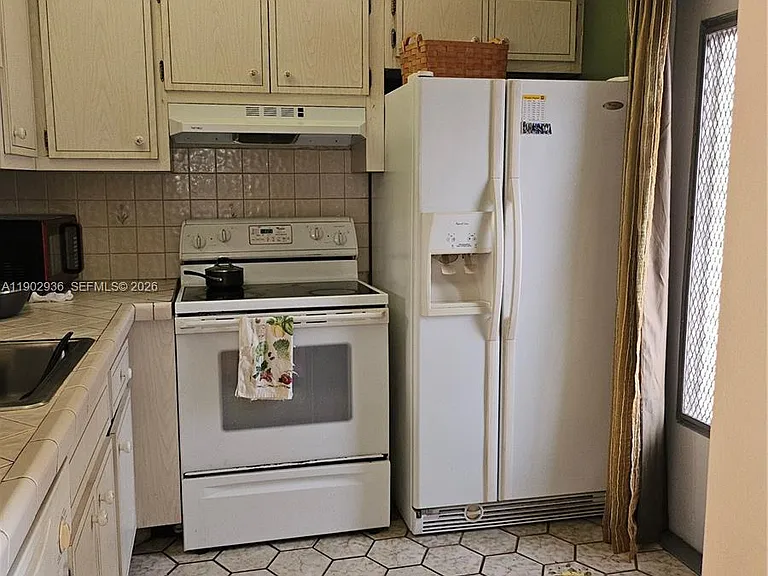 5121 W Oakland Park Blvd #211 — Photo 3