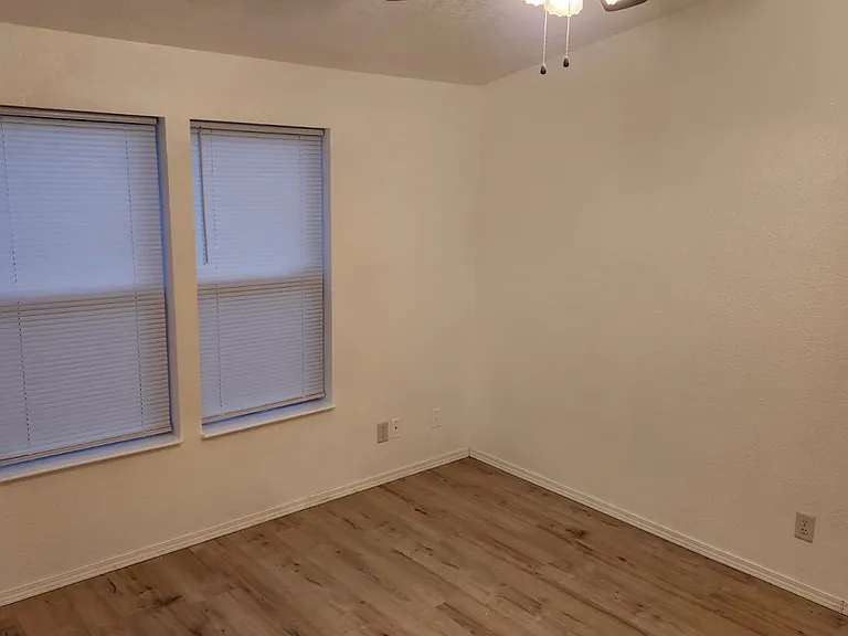 265 SE Port Ave — Photo 6