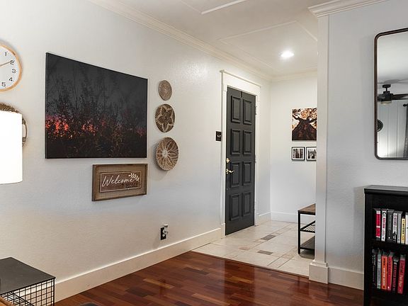3rd image of 902 W Avenue D