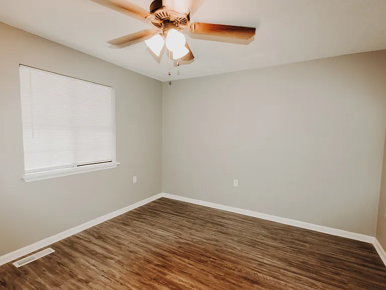 1800 Labette Manor Dr — Photo 14