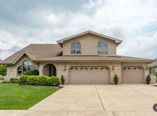 9051 Charing Cross Rd, Woodridge, IL 60517