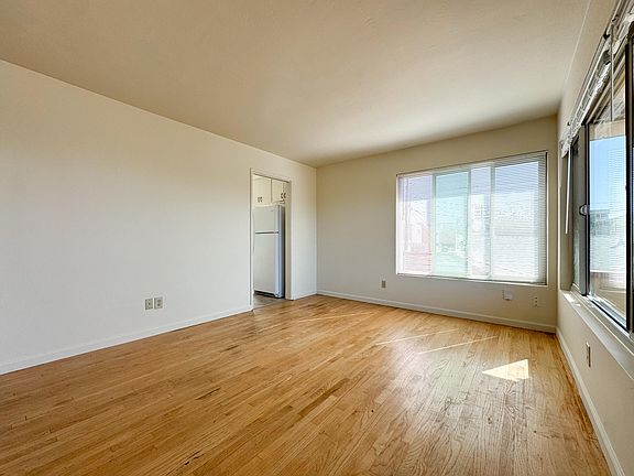 2nd image of 4661 Bayard St