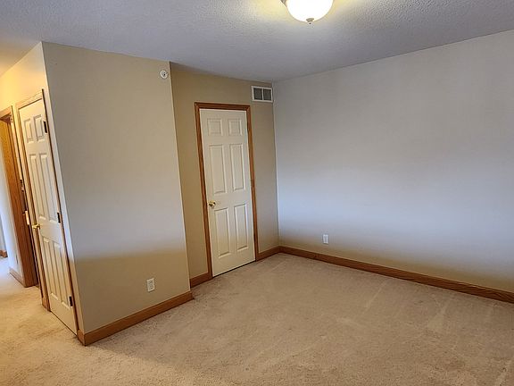 3rd image of 5816 Mount Curve Blvd