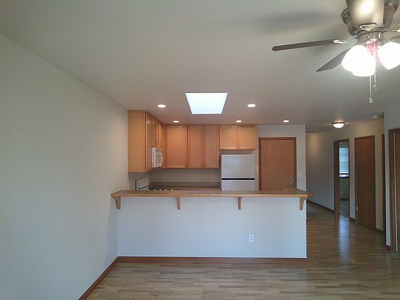 3rd image of 703 S Alder St